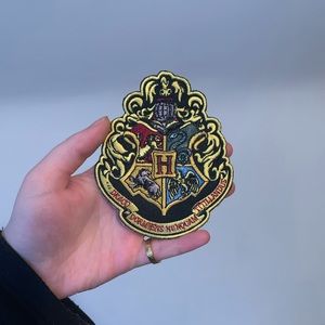 harry potter embroidered iron on patch of hogwarts crest
